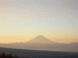 朝日の中の富士山